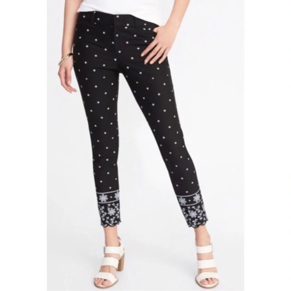 Old Navy Mid Rise Pixie Scallop Pants Size 14